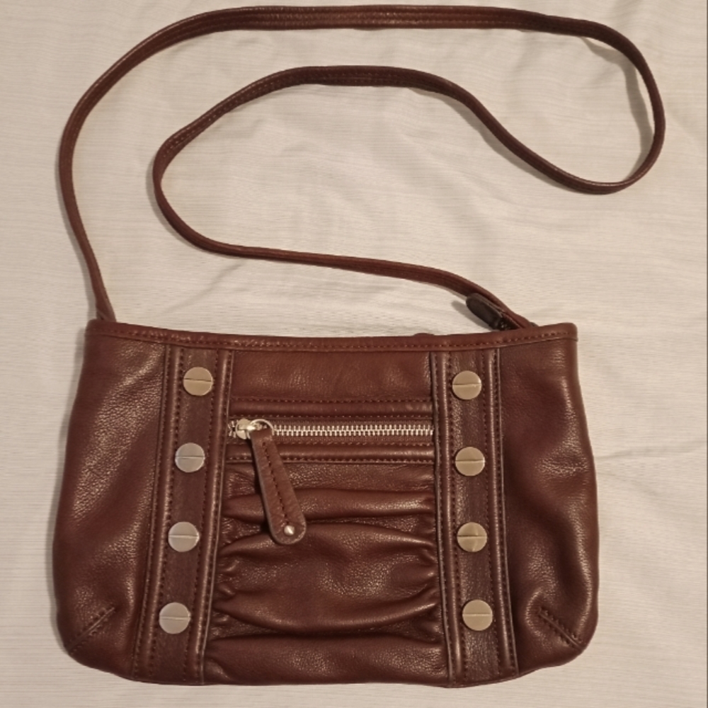B. Makowsky brown ruched leather crossbody rivet bolt details